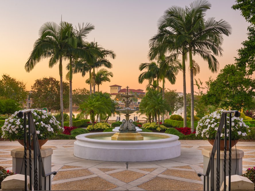 Hollis Garden at dusk in Lakeland, Florida